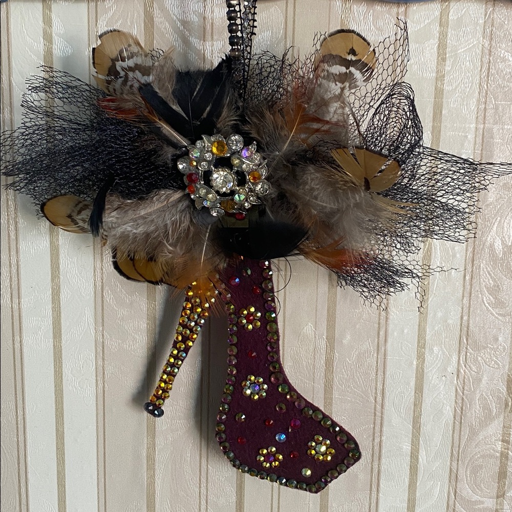 Rhinestone Feather High-Heel Ornament in Burgundy - Picture 2 of 5